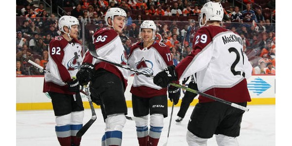 Colorado Avalanche poráží Vegas Golden Knights v prodloužení