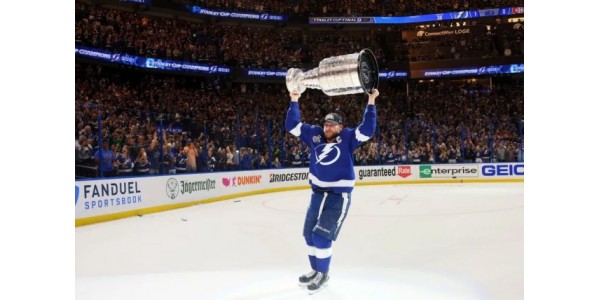 Gratulujeme Tampě Bay Lightning k vítězství v šampionátu Stanley Cupu 2021 Gratulujeme Tampě Bay Lightning k vítězství v šampionátu Stanley Cupu 2021